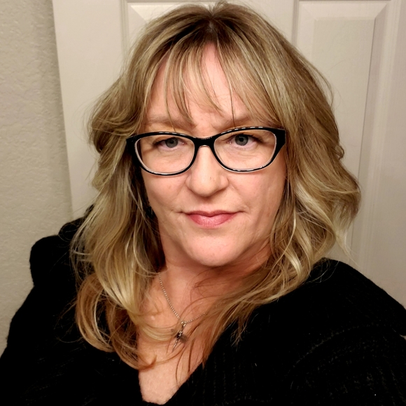 Meet your Posher, Cara - Picture 5 of 5